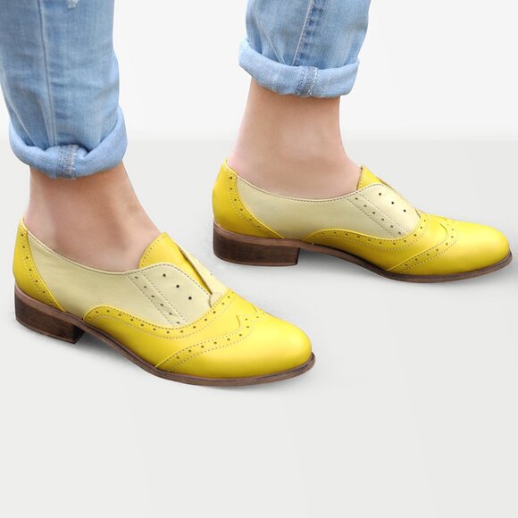 Pershing - Women's laceless oxford shoes in yellow leather - Picture 5 of 5